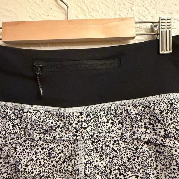lululemon athletica Shorts - Picture 6 of 9